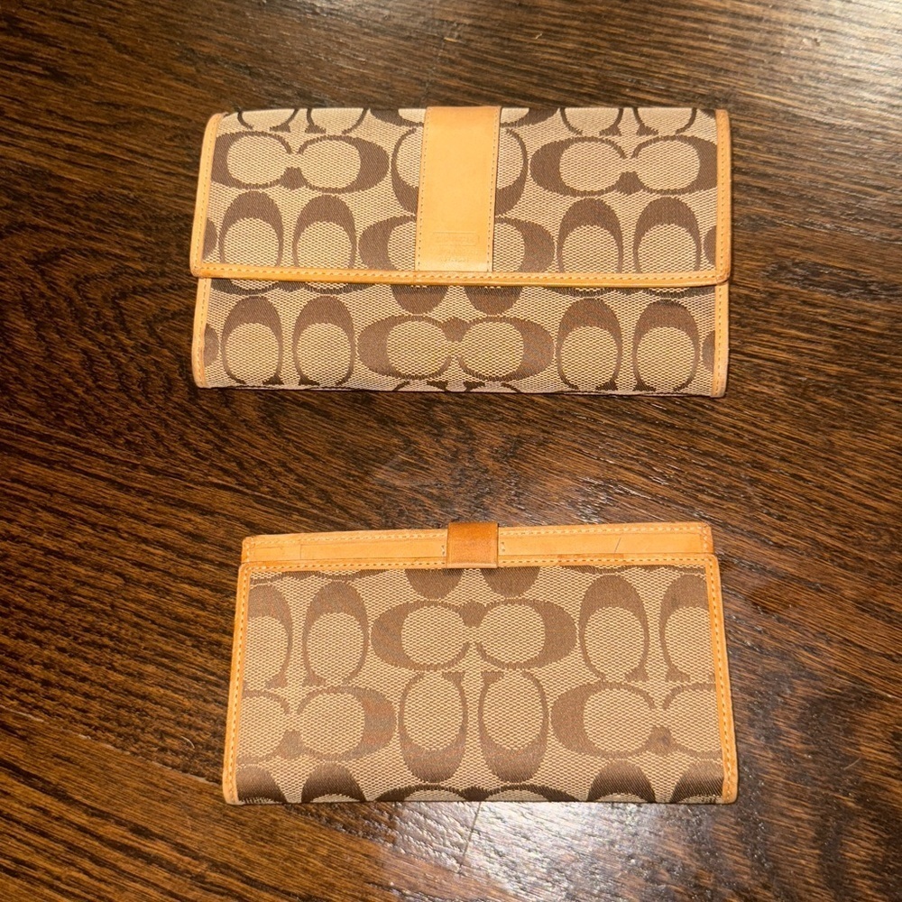 Vintage Coach Signature Logo Tan Jacquard & Leather trim snap long Wallet - Picture 1 of 5